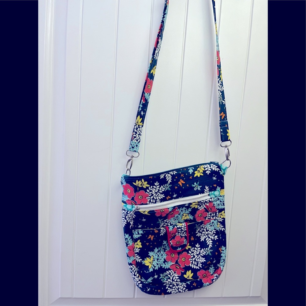CUTEST HOLD EVERY THING CROSS BAG